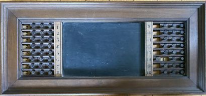 null Scoreboard in wood, bone and central slate. 

30,5 x 68 cm