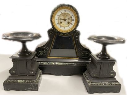 null Black and green marble mantel set, consisting of a clock with a dial with Roman...