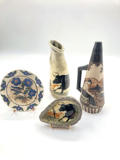 null Ensemble de céramiques du XXe siècle comprenant : 



- CIBOURE, Vase en céramique...