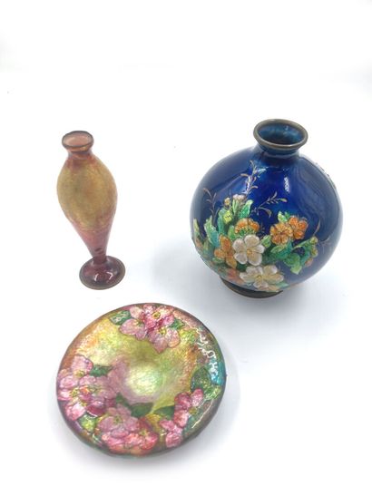 null Camille FAURÉ (1874-1956) and Workshop, Limoges 

Vase ball with floral decoration,...