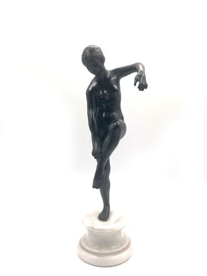 null École du XXe siècle 

Sculpture représentant une danseuse.

Épreuve en régule,...