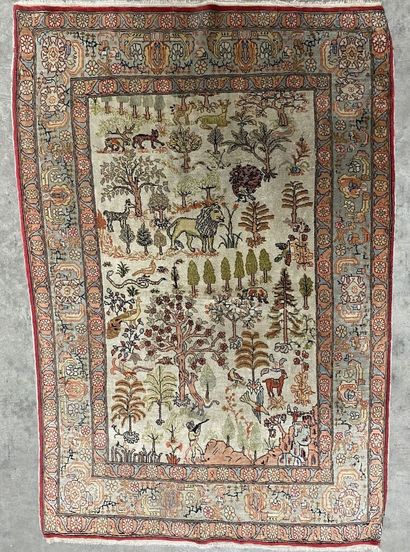 null Carpet with animals and hunters in a landscape 

123 x 85 cm
