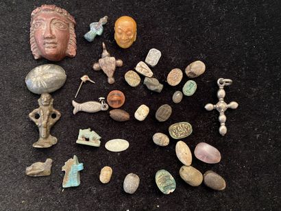 null Box containing ancient scarabs, small miniatures, pendants, religious, Asian...