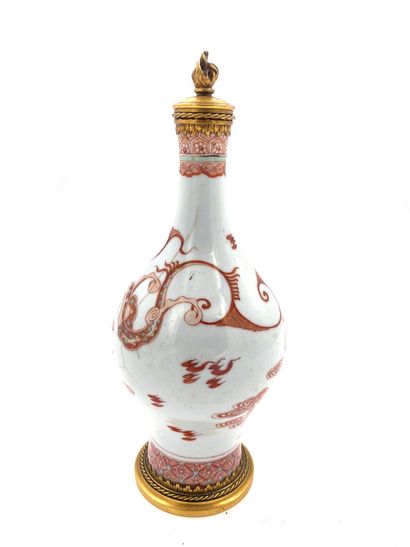 null CHINE

Vase de forme balustre en porcelaine à décor des émaux de la famille...