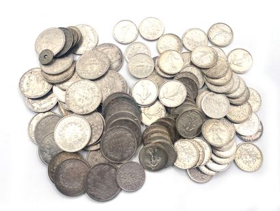 null ENSEMBLE de pièces en argent : 

FRANCE

- Une pièce de 50 Francs (1978)

-...