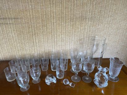 null VARIOUS PARTS OF crystal GLASS SERVICES including a set of footed glasses, water...