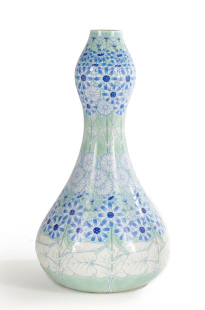 null Albert Louis DAMMOUSE (1848-1926)

Grand vase coloquinte en porcelaine à décor...