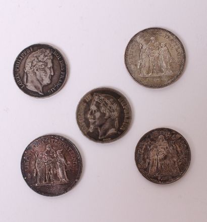 null *ENSEMBLE de pièces et médailles, dont cinq pièces en argent : 50 francs 1977,...