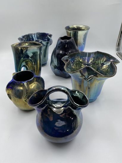 null RAMBERVILLERS

Set of seven vases in enamelled and glossy stoneware. 

Height....