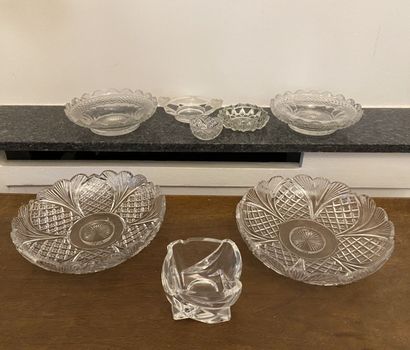 null ENSEMBLE de verreries dont cristal comprenant vases, cendrier, drageoir et vide-poches.

XXe...