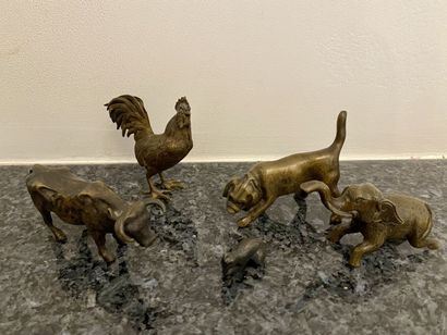 null ENSEMBLE de cinq sujets figurant des animaux en bronze à patine brune.