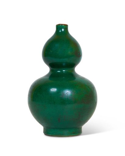 null CHINE

Vase double gourde en céramique craquelé émaillée vert. 

Haut. 19 cm...