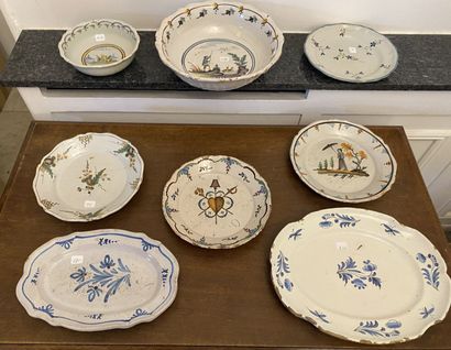 null NEVERS and various

Set including plates, salad bowl, jardinière and dishes...