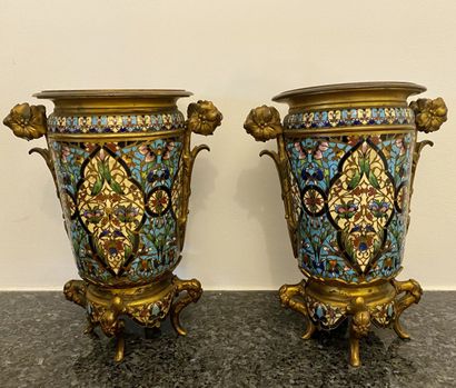null House Alphonse GIROUX in Paris

Pair of bronze and cloisonné enamel vases with...