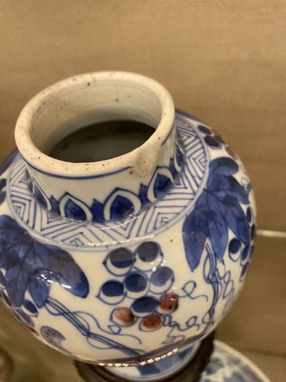 null CHINE, XIXe siècle

Vase de forme balustre en porcelaine blanche à décor en...