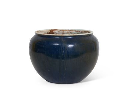 null CHINE

Vase en porcelaine à couverte bleue. Porte une marque sous la base. 

Haut....