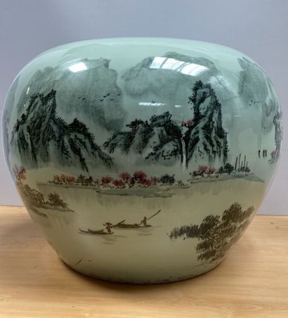 null CHINE

Important cache pot en porcelaine à décor d'un paysage de montagnes tournant....