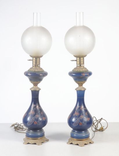 null Pair of oil lamps in polychrome enamelled ceramics with floral decoration on...