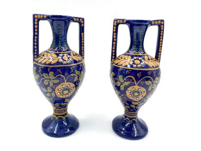 null QUIMPER

Pair of glazed earthenware amphora vases decorated with Breton profiles...
