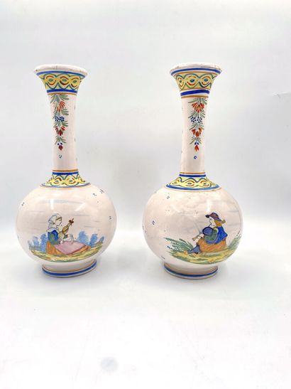 null QUIMPER

Pair of long-necked bottle vases in enamelled earthenware with polychrome...