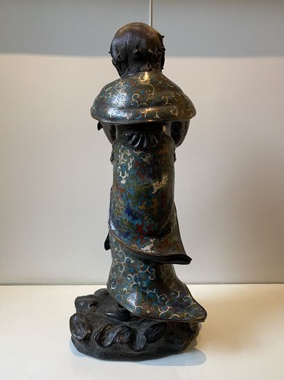 null JAPON, XIXème siècle

Epreuve en bronze cloisonné figurant un dignitaire chinois.

H.:...