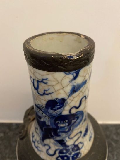null CHINE, Nankin

Vase de forme balustre en porcelaine à décor en camaïeu leu de...