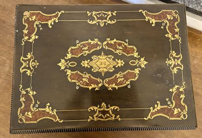 null Quadrangular-shaped box in veneer with marquetry decoration of frieze and chased...