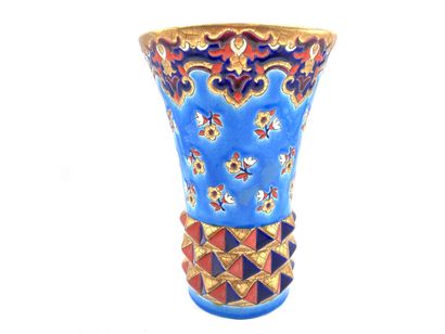 null Fernand JACOB dit FERJAC & Manufacture de LONGWY

Vase cornet en faïence à décor...