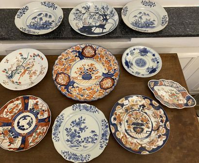 null JAPON et CHINE

Ensemble comprenant plats et assiettes en porcelaine à décor...