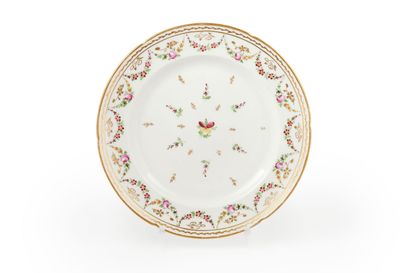 null Paris

Porcelain plate with contoured edge with polychrome decoration of flowers...