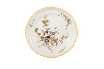 null Moustiers

Plate with contoured edge in earthenware with polychrome decoration...