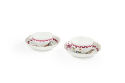 null Meissen

Deux tasses à thé et leur soucoupe en porcelaine à décor polychrome...