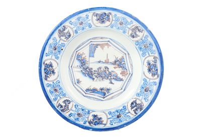 null Marseille, Saint-Jean-du Désert

Round earthenware dish decorated in blue and...