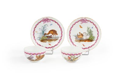 null Meissen

Deux tasses à thé et leur soucoupe en porcelaine à décor polychrome...