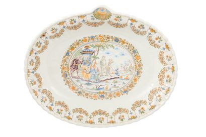 null Moustiers

Oval basin with gadrooned edge with polychrome decoration in the...