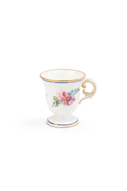 null Sevres

Six soft porcelain ice cups with polychrome decoration of bouquets of...