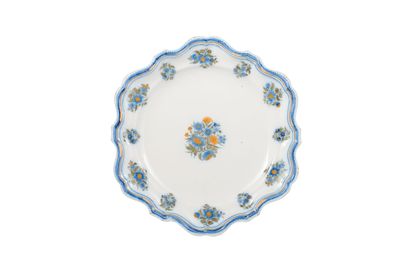 null Moustiers

Plate with contoured edge in earthenware with polychrome decoration...