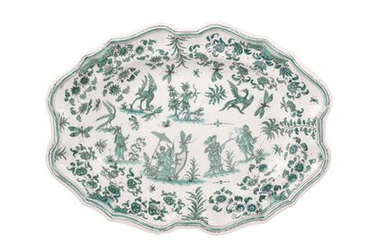 null Moustiers

Oval dish with contoured edge in earthenware decorated in green monochrome...