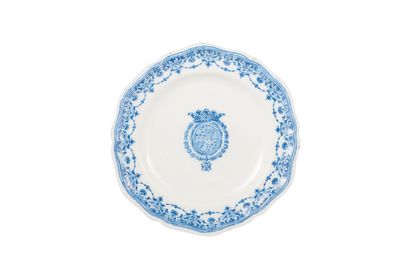 null Moustiers

Plate with contoured edge in earthenware with decoration in blue...