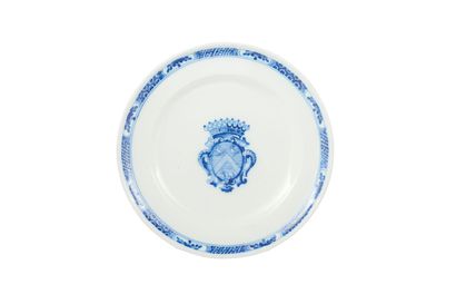 null Moustiers

Earthenware plate with decoration in blue monochrome in the center...