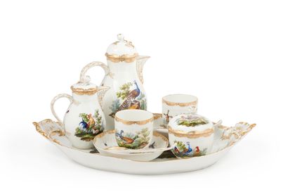 null Berlin

Porcelain cabaret with polychrome decoration of birds on terrace and...