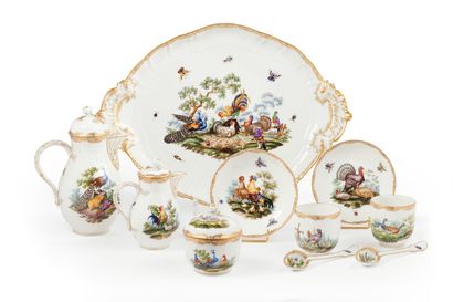 null Berlin

Porcelain cabaret with polychrome decoration of birds on terrace and...