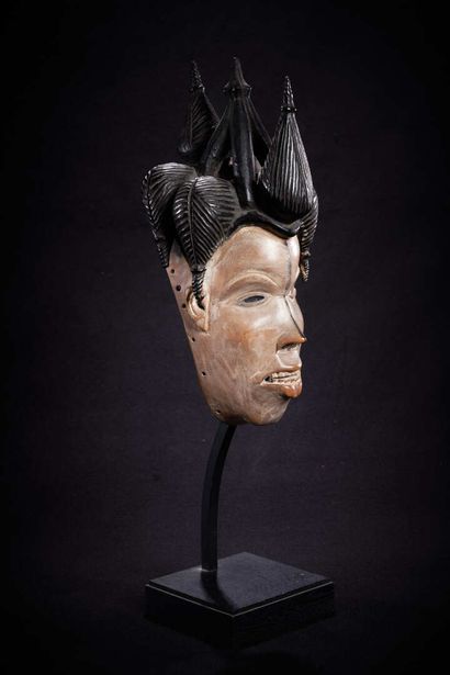 null Masque Igbo (Nigeria)

Masque classique à coiffe complexe figurant un esprit...