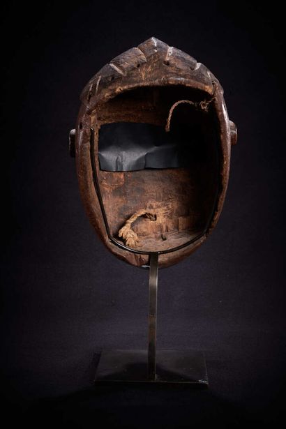 null Lwalwa mask (D.R. Congo)

Rare in collections due to the small population, Lwalwa...
