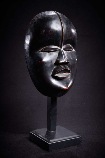 null Dan mask (Ivory Coast)

Classic mask with long frontal scarification and prominent...