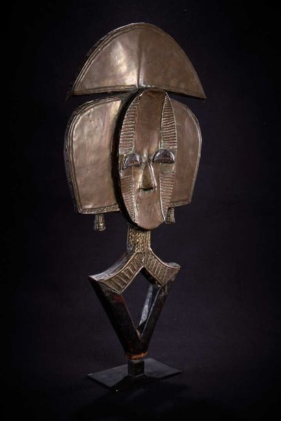 null Kota reliquary guardian figure (Gabon)

Classic model with a concave face structured...
