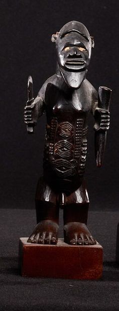 null Bembe male statuette (Congo)

The figure is represented standing, the body scarified,...