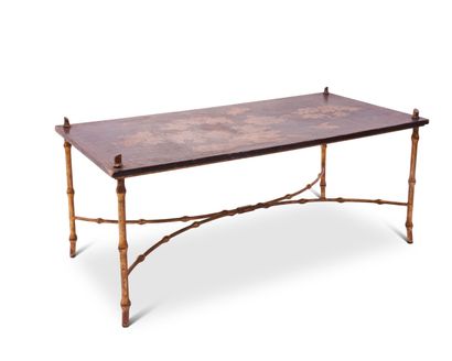 null Coffee table in the taste of China in lacquered wood with gold decoration of...