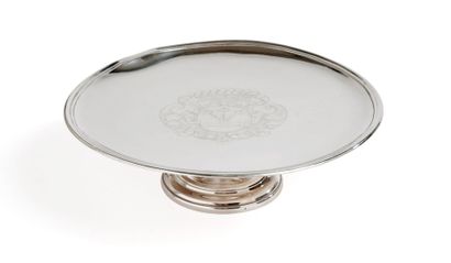 Plated metal presentation dish of round form...
