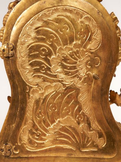 null Gilt bronze cartel of movement form, decorated with openwork rocaille, clasps...